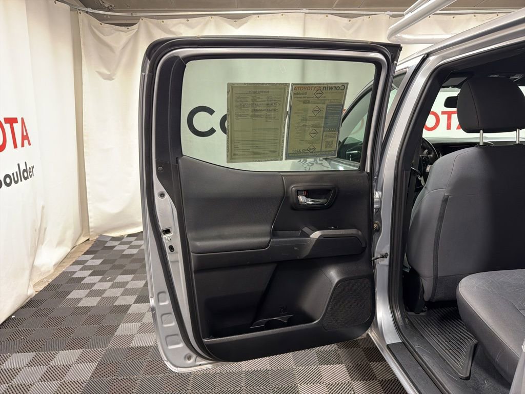 Used 2019 Toyota Tacoma TRD Sport w/ Technology Package AWD/4WD image 18