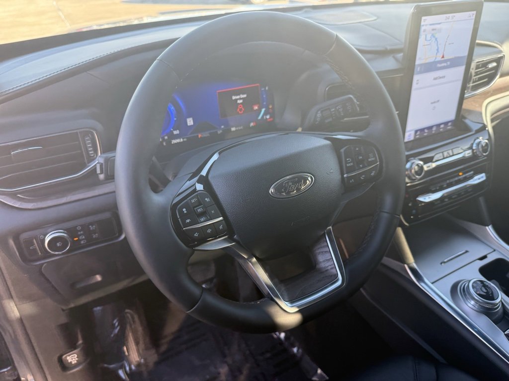 Used 2023 Ford Explorer Platinum w/ Technology Package image 25