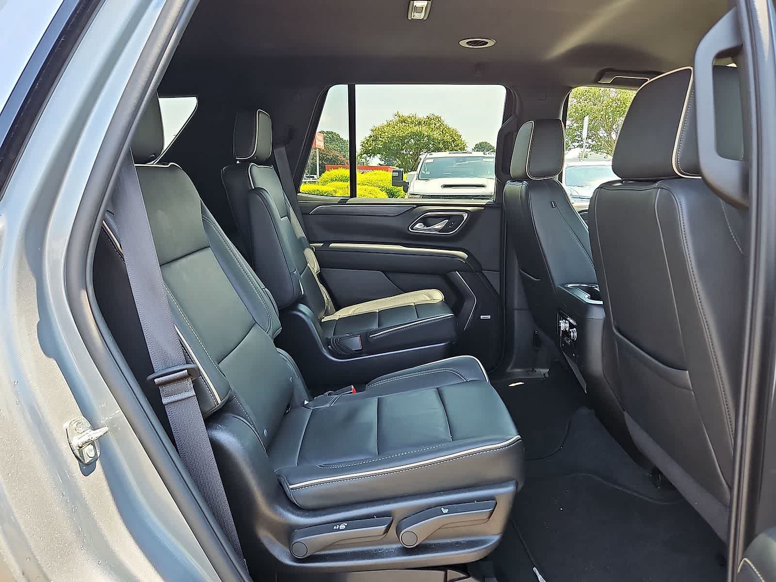 Used 2024 GMC Yukon SLT AWD/4WD image 32