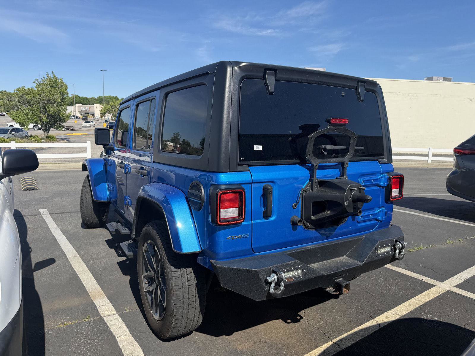 Used 2024 Jeep Wrangler Unlimited w/ Convenience Group AWD/4WD image 5