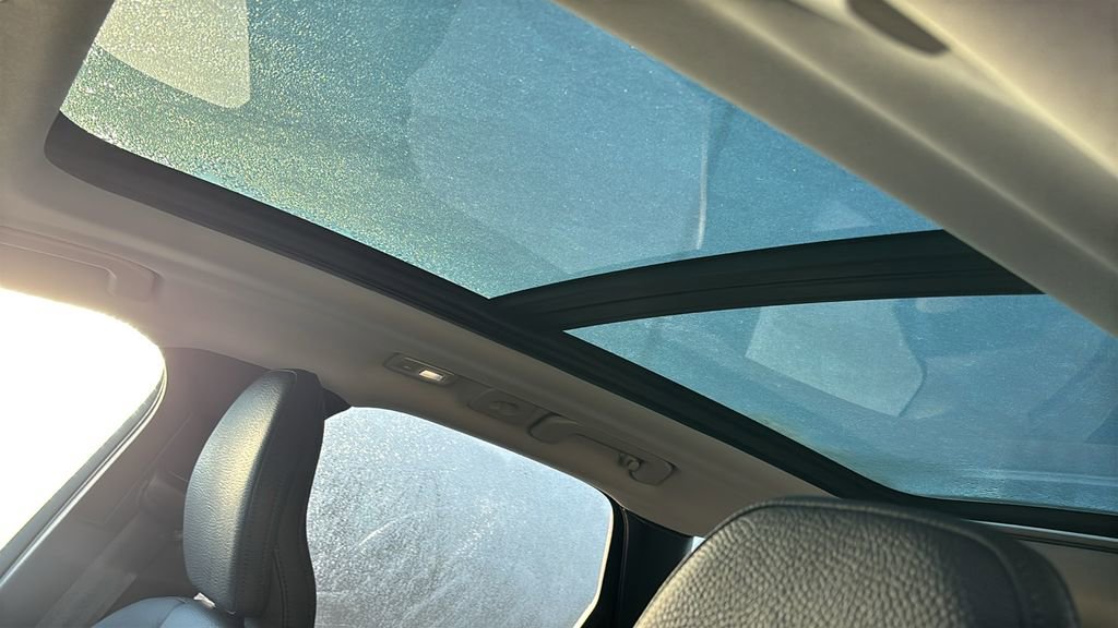 Certified 2025 Volvo XC60 B5 Plus AWD/4WD image 10