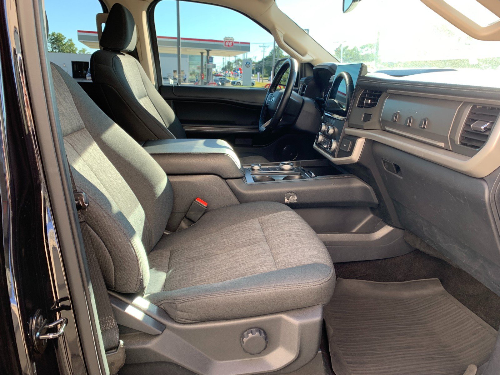 Used 2023 Ford Expedition XLT AWD/4WD image 38