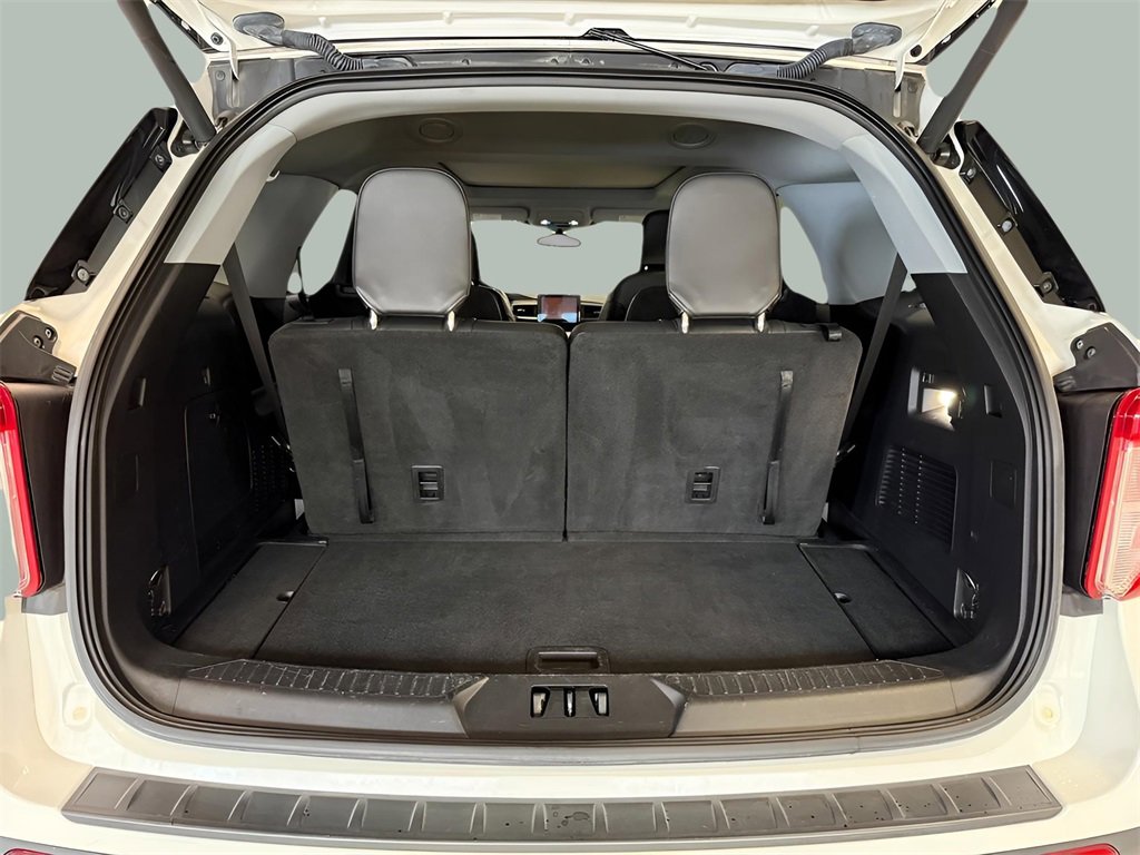 Used 2022 Ford Explorer XLT image 37