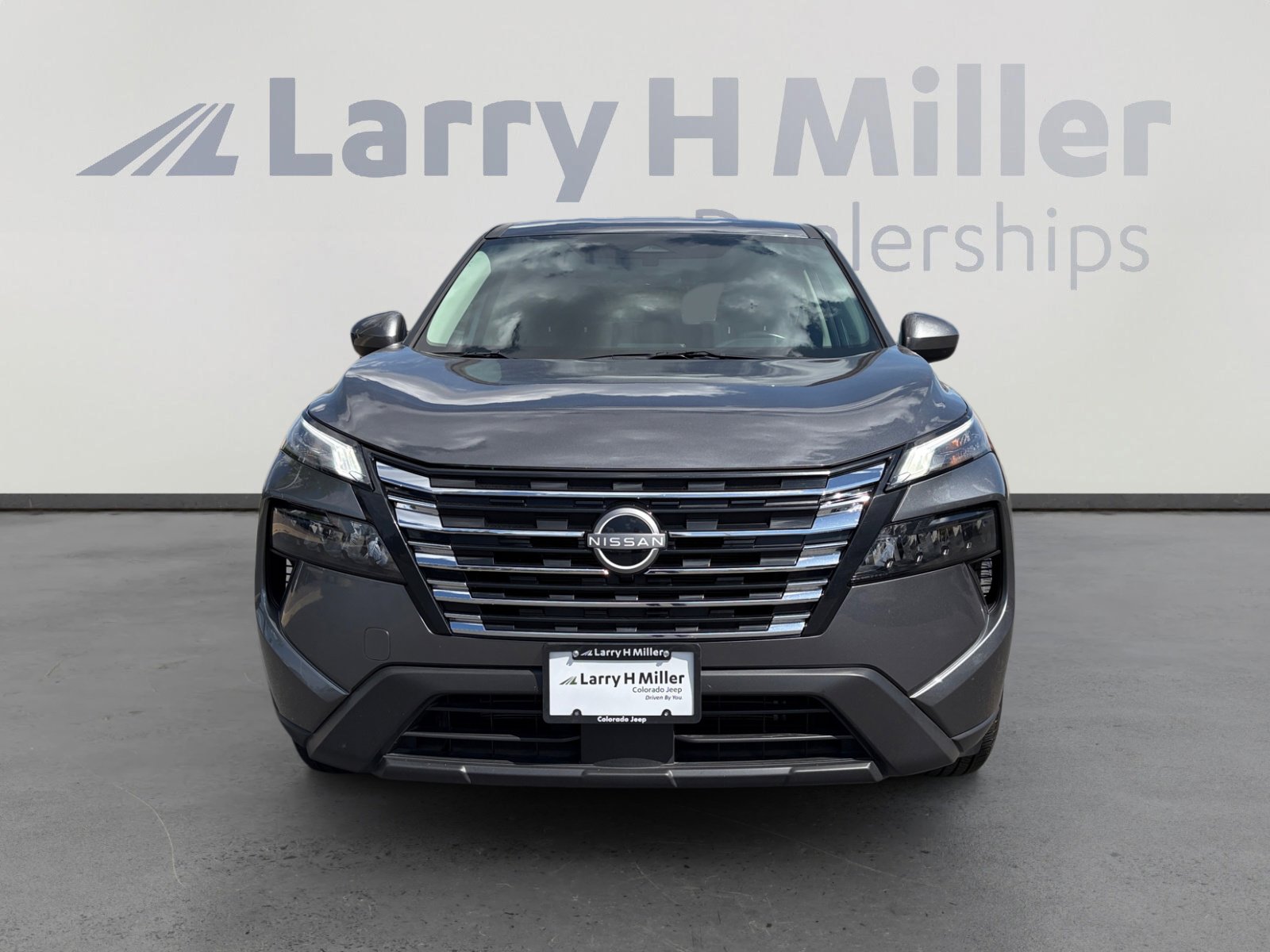 Used 2025 Nissan Rogue SV AWD/4WD image 8