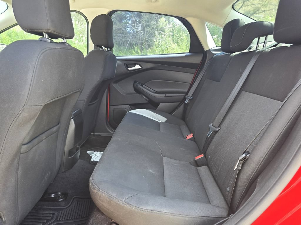 Used 2016 Ford Focus SE w/ SE Cold Weather Package FWD image 14