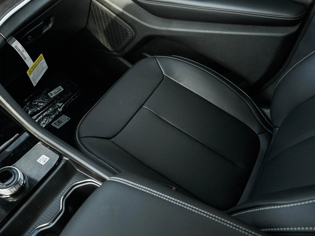 New 2025 Jeep Grand Cherokee Limited w/ Trailer Tow Package image 25