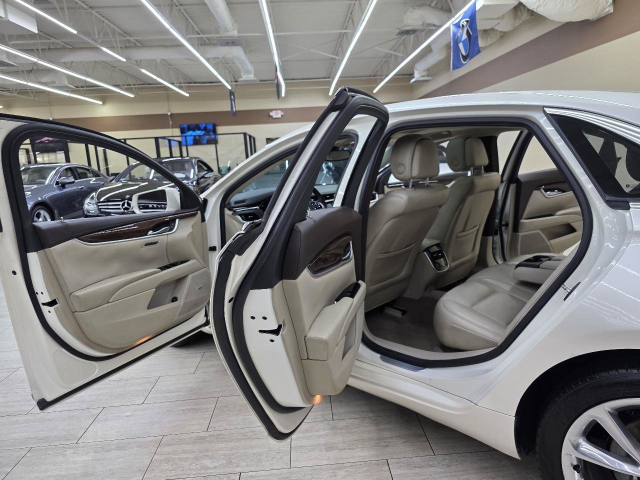 Used 2013 Cadillac XTS Luxury FWD image 16