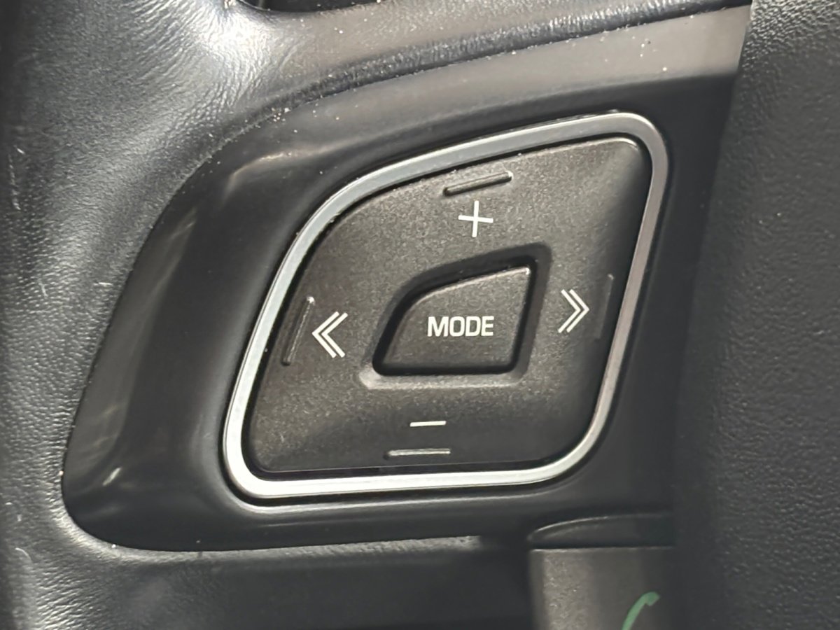 Used 2019 Land Rover Range Rover Evoque SE Premium AWD/4WD image 11