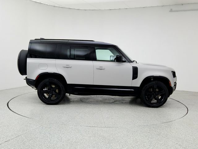 New 2026 Land Rover Defender 110 X-Dynamic SE image 4
