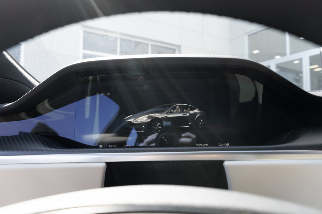 Used 2025 Tesla Model S Plaid AWD/4WD image 25