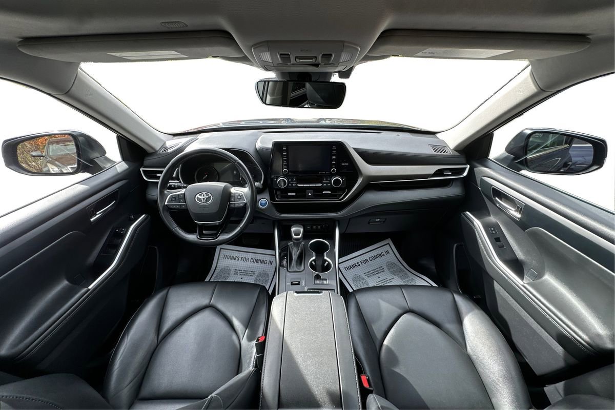 Used 2021 Toyota Highlander XLE image 32