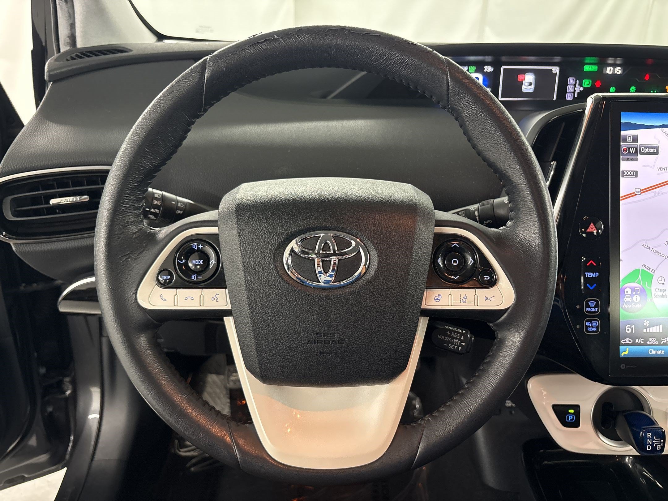 Used 2017 Toyota Prius Prime Advanced w/ Preferred Accessory Package FWD image 16