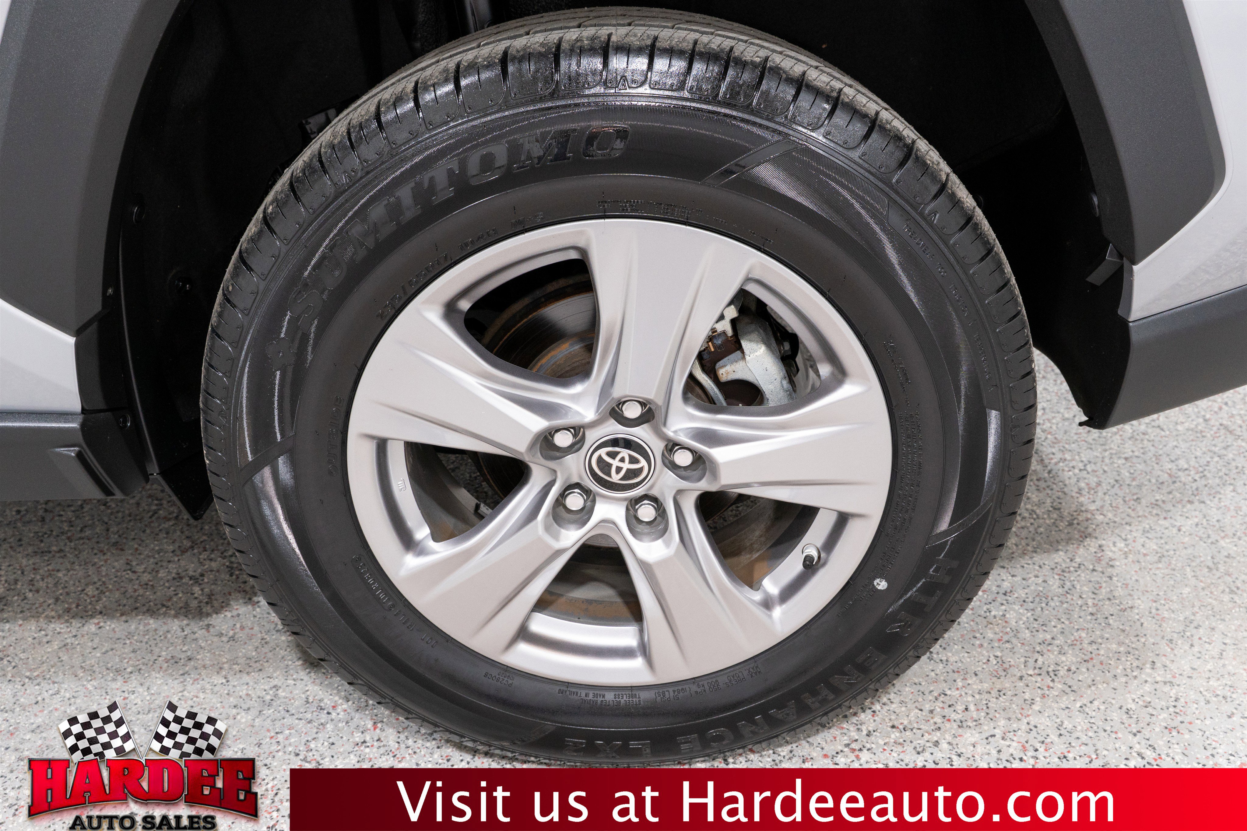 Used 2022 Toyota RAV4 LE image 10