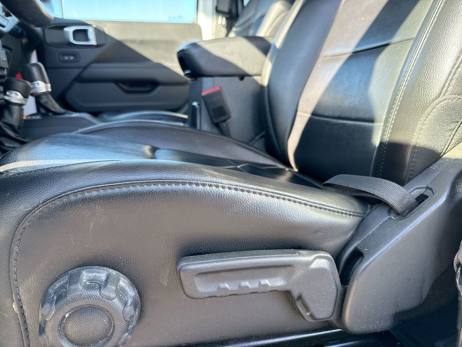 Used 2021 Jeep Wrangler Unlimited Sahara image 14