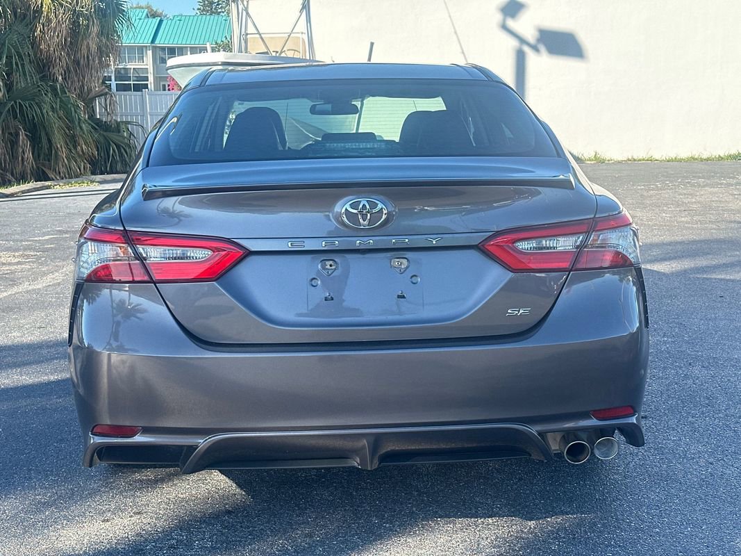 Used 2018 Toyota Camry SE image 4