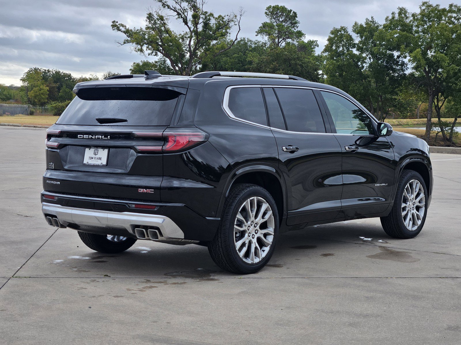 New 2027 GMC Acadia Denali FWD image 3