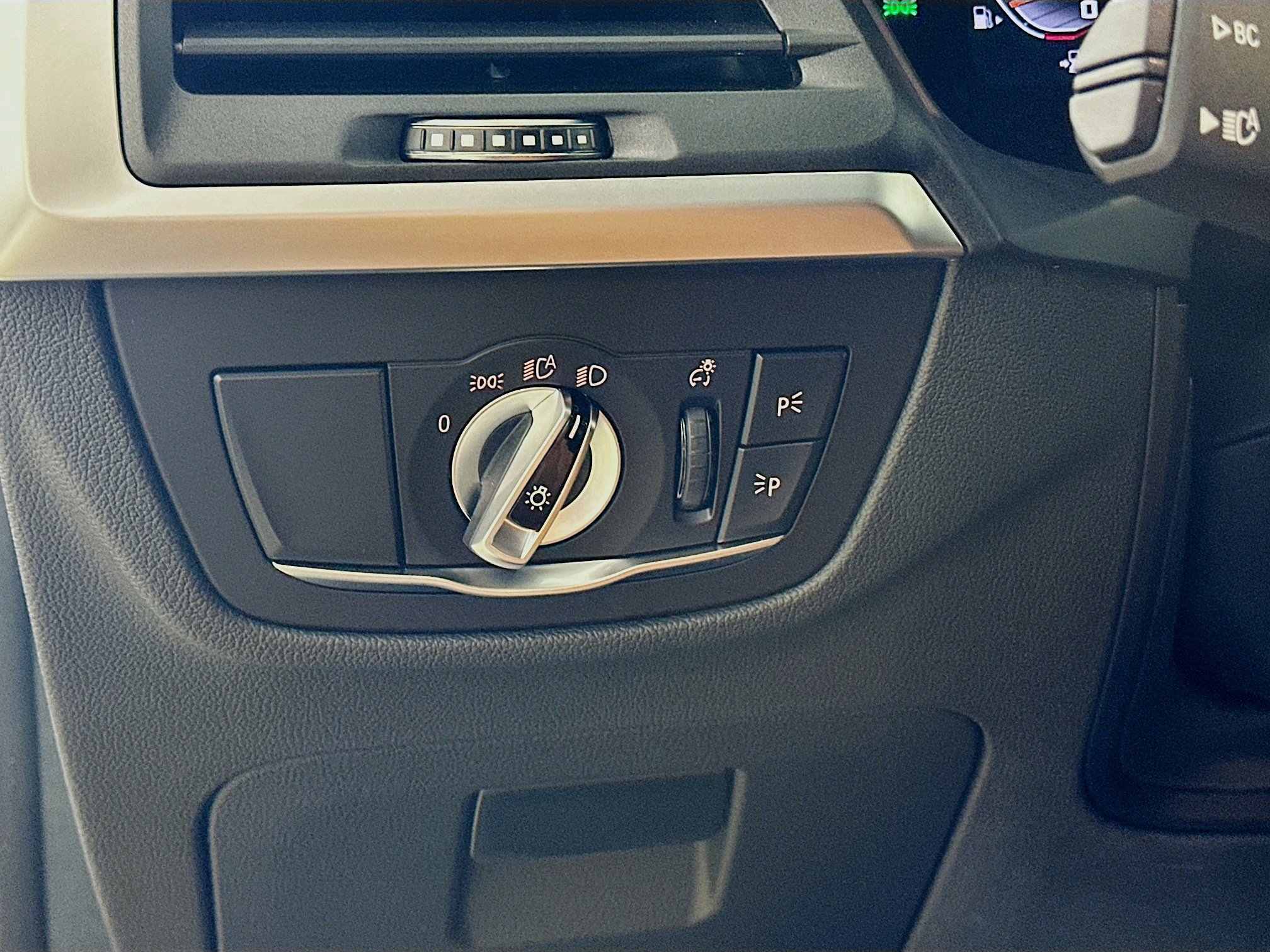 Used 2022 BMW X4 M40i w/ Parking Assistance Package image 10