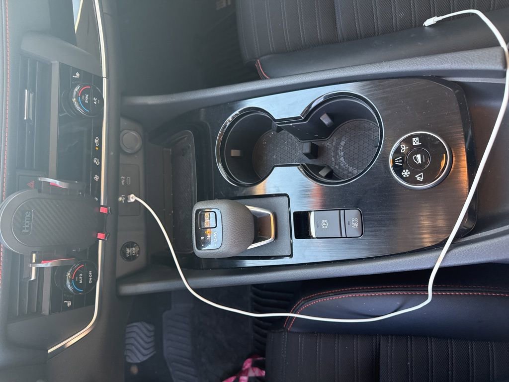 Used 2025 Nissan Rogue SV image 12