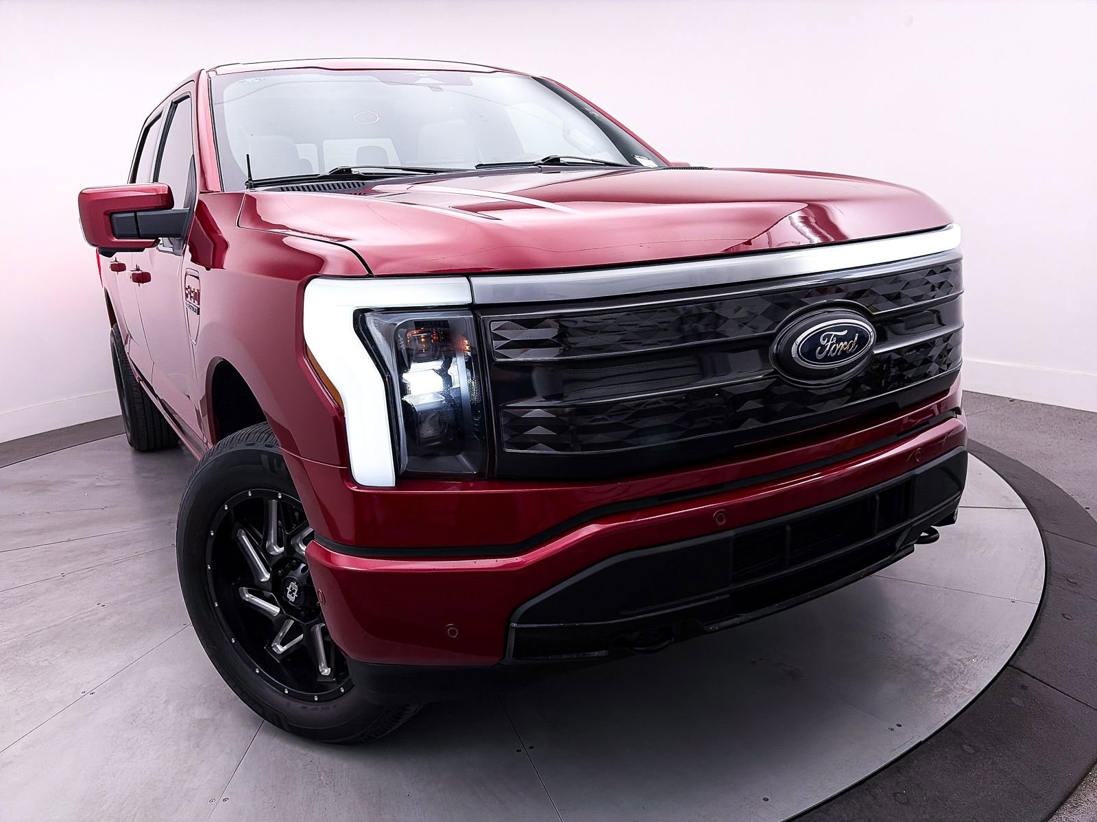 Used 2023 Ford F150 Lightning Platinum image 10