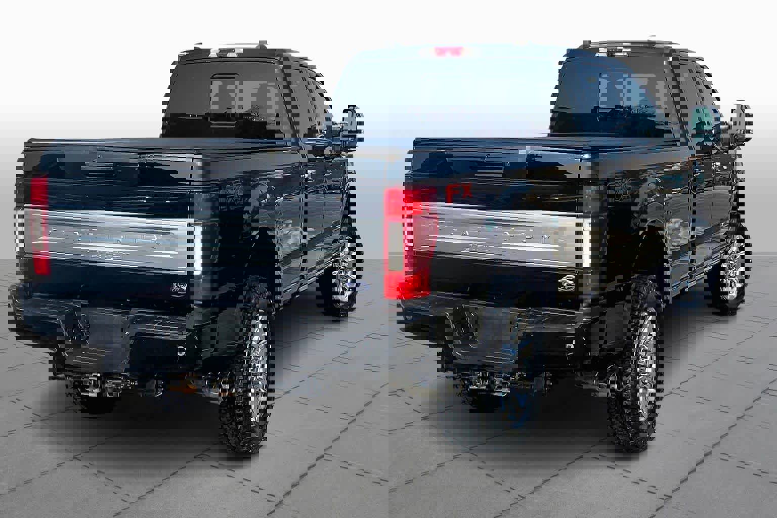 Used 2022 Ford F250 Platinum w/ FX4 Off-Road Package image 13