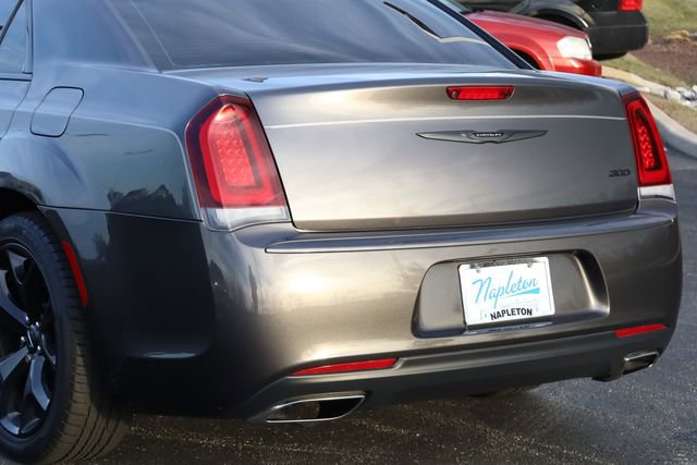 Used 2022 Chrysler 300 Touring w/ Sport Appearance Package image 6