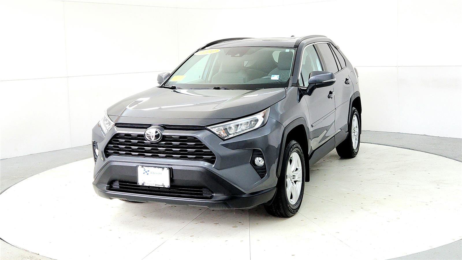Used 2020 Toyota RAV4 XLE w/ Convenience Package image 2