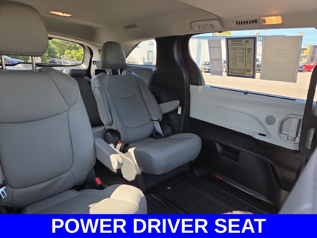 Used 2025 Toyota Sienna XLE w/ XLE Plus Package AWD/4WD image 9
