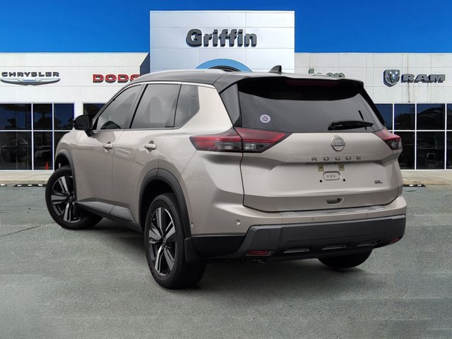 Used 2025 Nissan Rogue SL w/ SL Premium Package FWD image 8