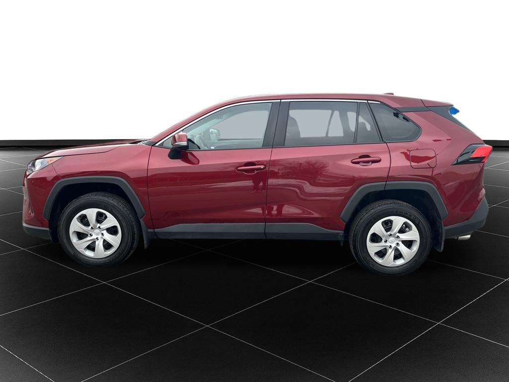 Used 2022 Toyota RAV4 LE image 2