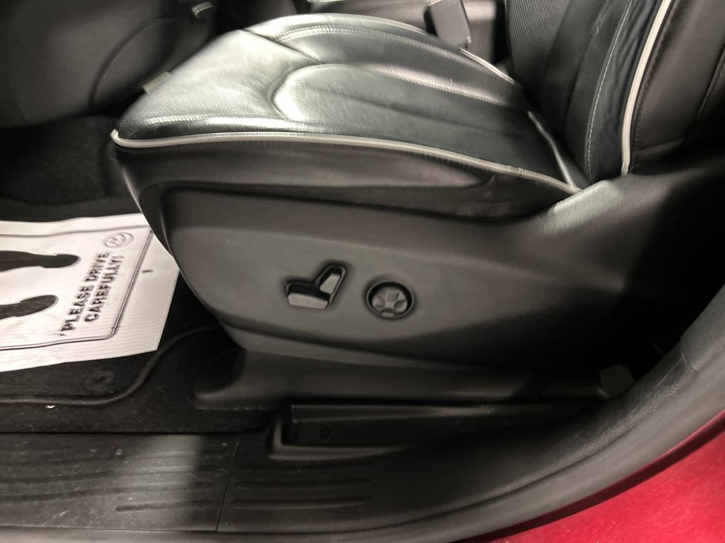 Used 2019 Chrysler Pacifica Limited w/ S Appearance Package FWD image 13