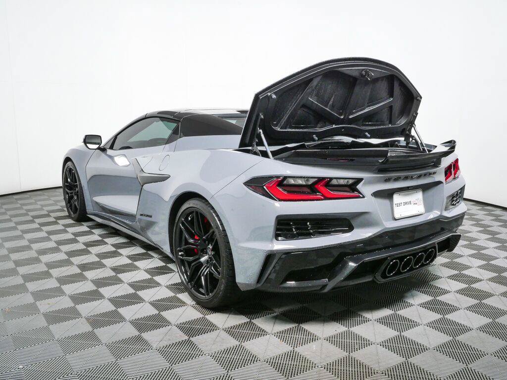Used 2024 Chevrolet Corvette Z06 RWD image 33