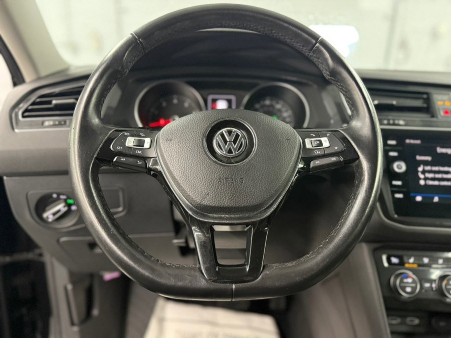 Used 2018 Volkswagen Tiguan SE AWD/4WD image 22