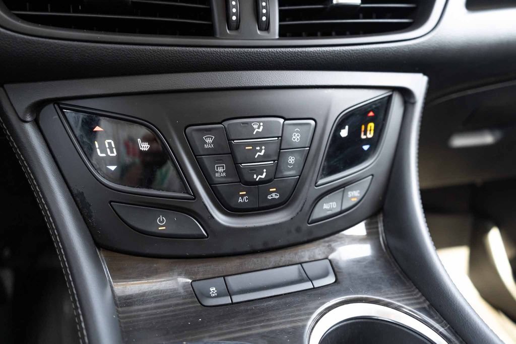 Used 2019 Buick Envision Essence FWD image 19