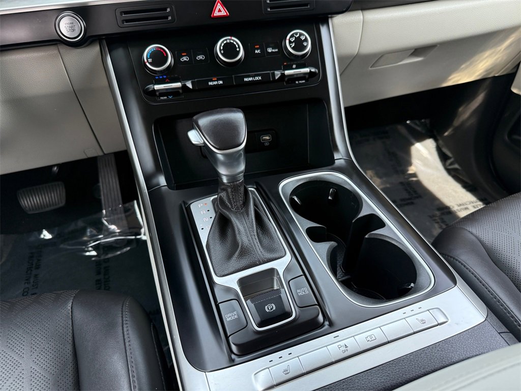 Used 2024 Kia Carnival LX image 11