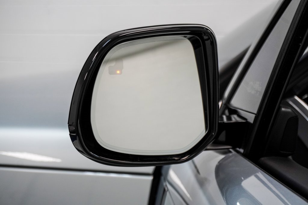 Used 2023 Land Rover Range Rover SE image 18