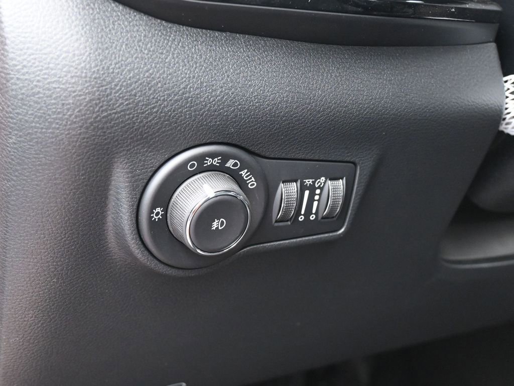 Used 2026 Jeep Compass Latitude AWD/4WD image 14