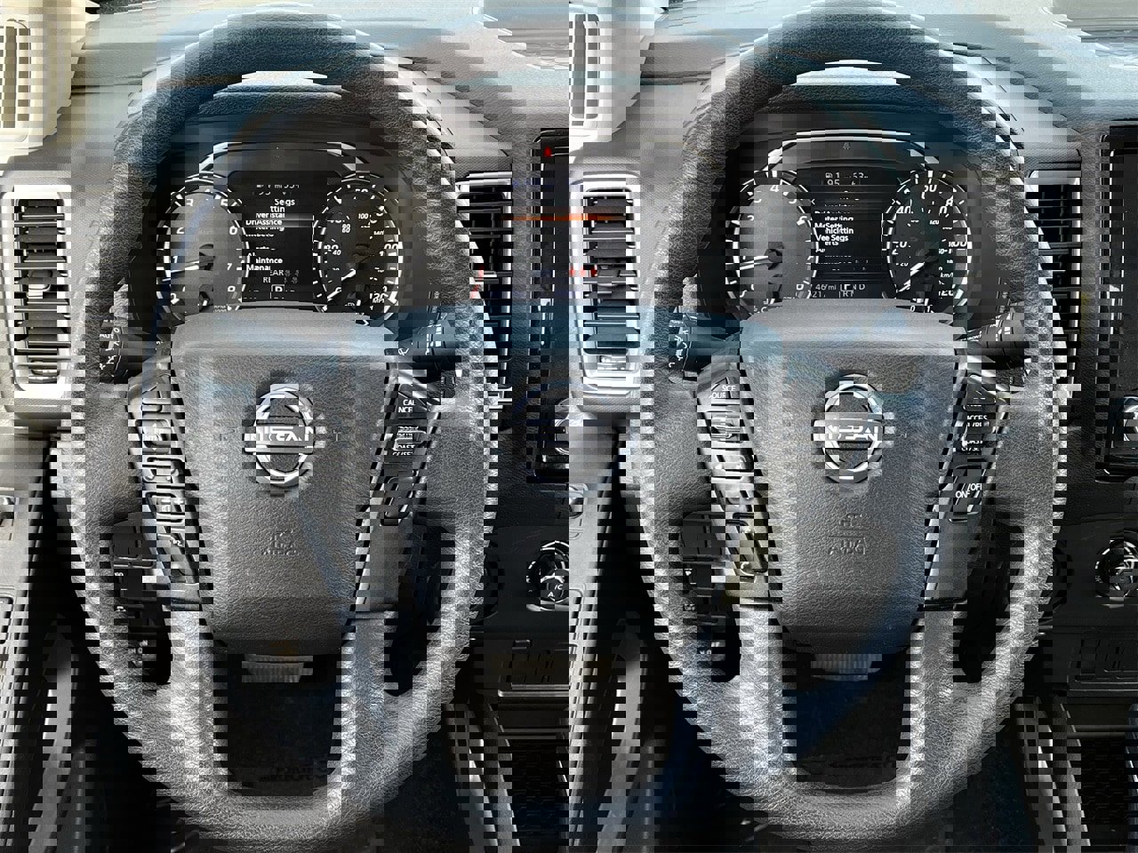 Used 2023 Nissan Frontier SV image 11