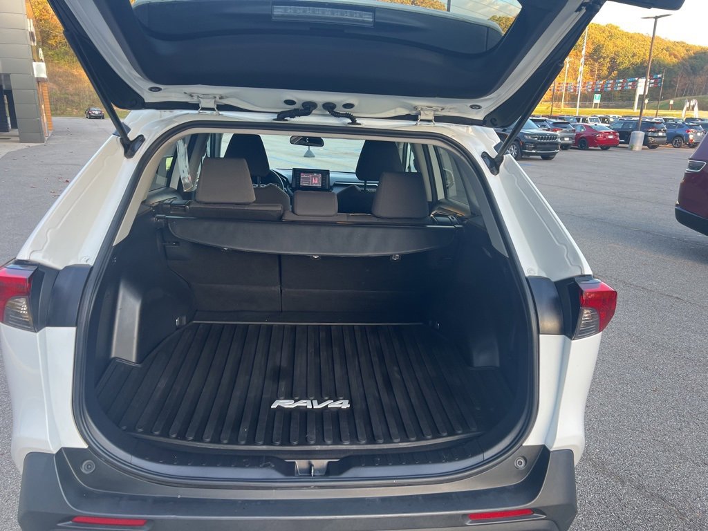 Used 2021 Toyota RAV4 XLE AWD/4WD image 14