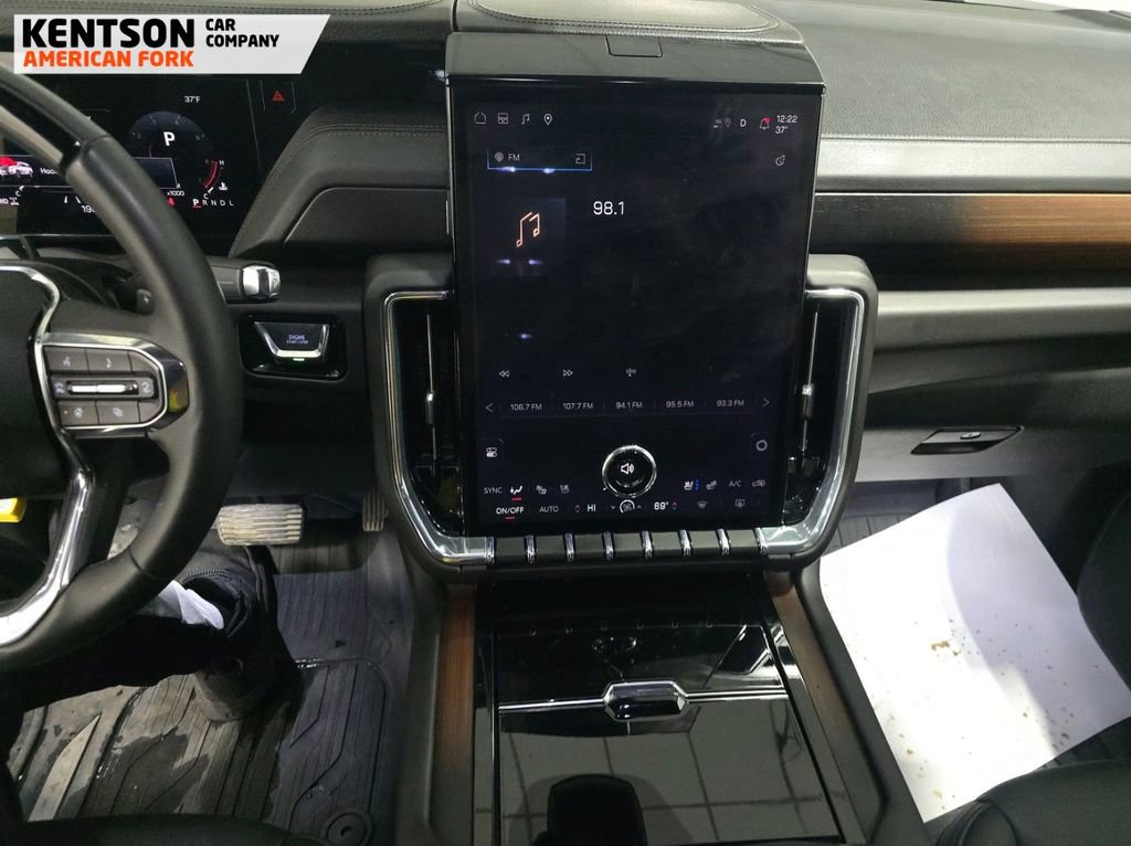 Used 2025 GMC Yukon XL Denali w/ Advanced Technology Package image 7