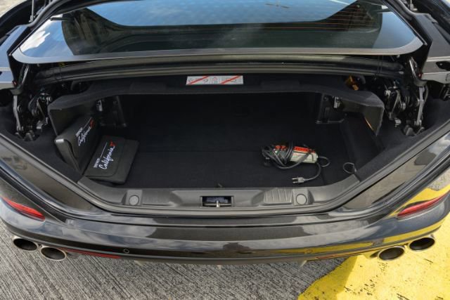 Used 2015 Ferrari California T RWD image 17