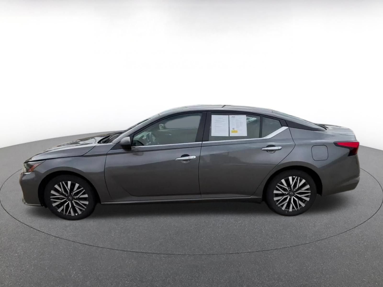 Used 2025 Nissan Altima 2.5 SV FWD image 7