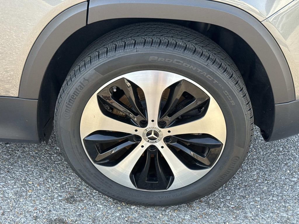 Used 2025 Mercedes-Benz GLB 250 image 4