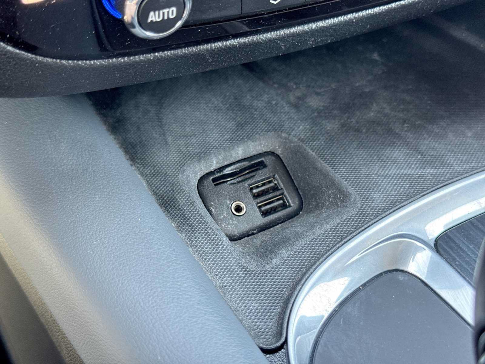 Used 2020 Buick Enclave Essence w/ LPO, Floor Liner Package FWD image 29