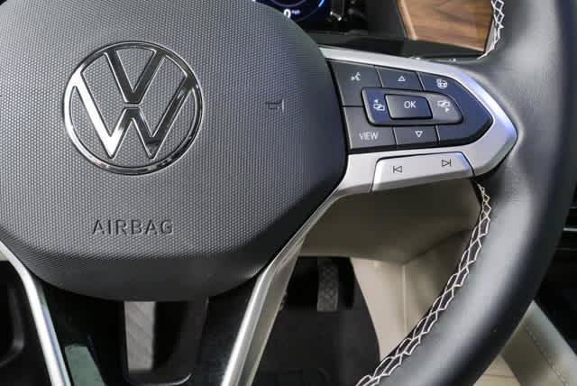 Certified 2025 Volkswagen Atlas SE FWD image 11