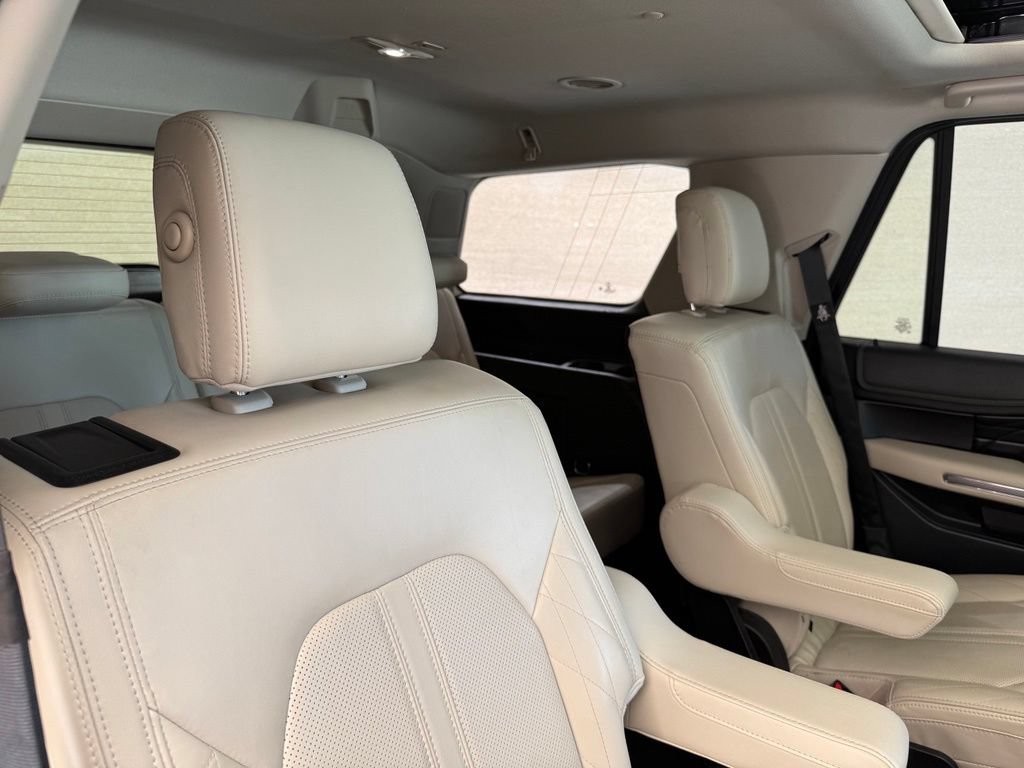 Used 2019 Ford Expedition Platinum RWD image 18