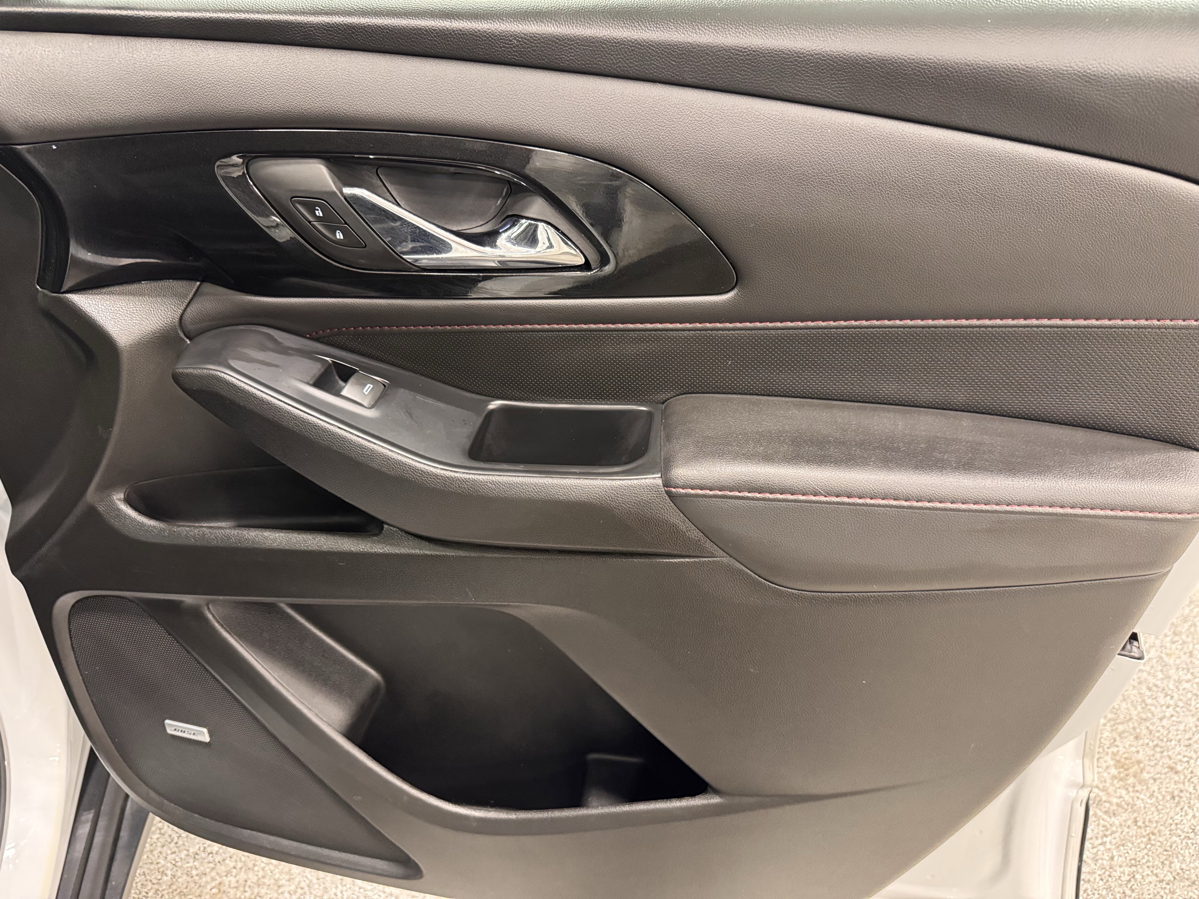 Used 2022 Chevrolet Traverse RS image 28