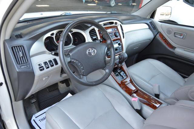 Used 2004 Toyota Highlander Limited image 16