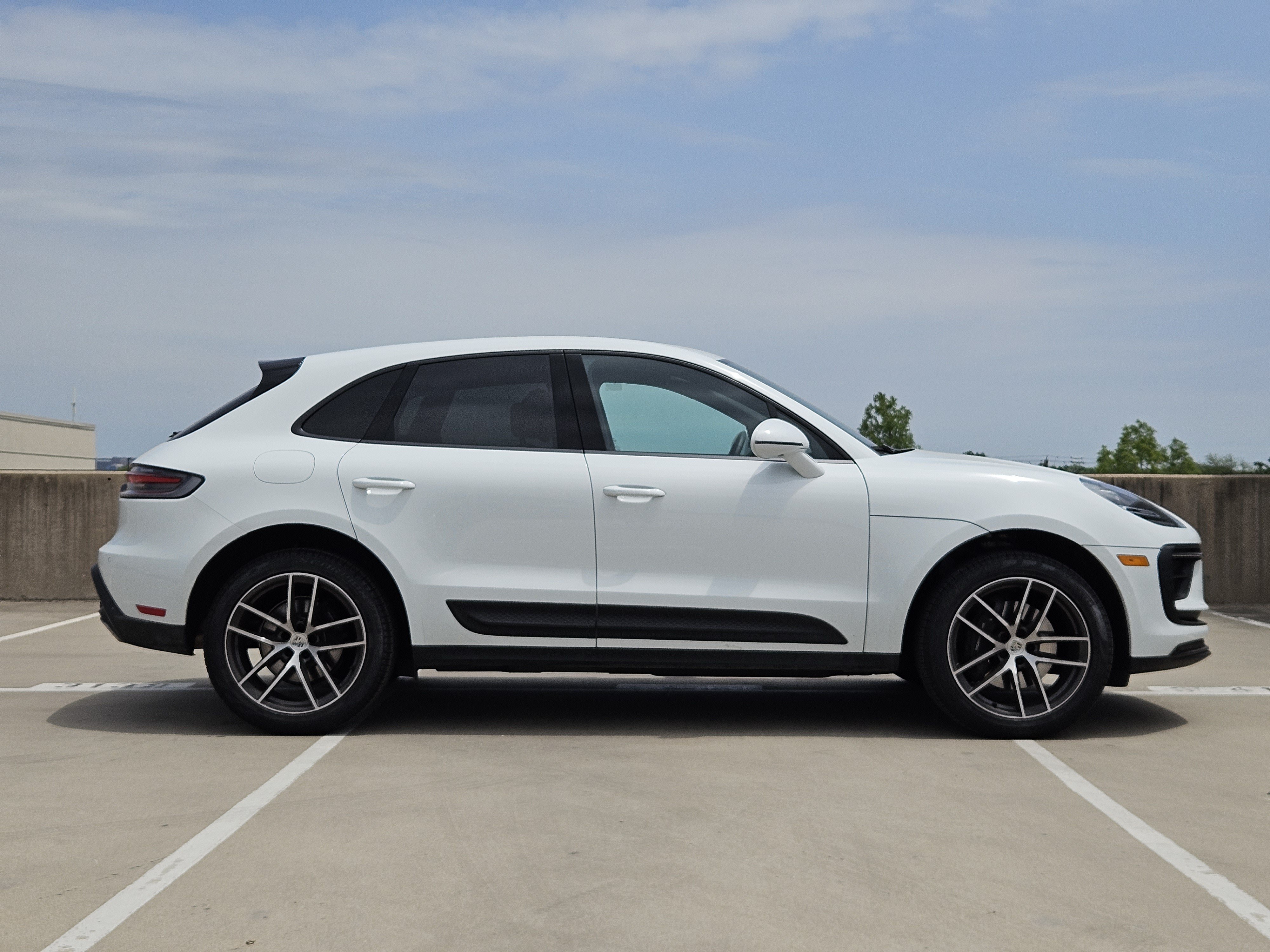Certified 2026 Porsche Macan AWD/4WD image 9