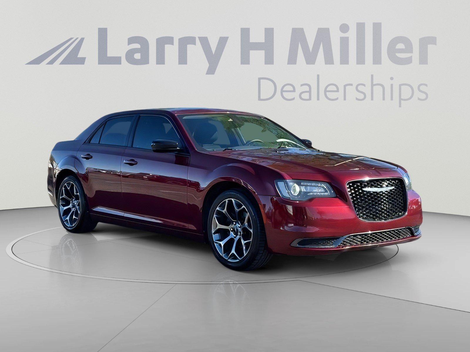Used 2018 Chrysler 300 Touring w/ Sport Appearance Package RWD image 8