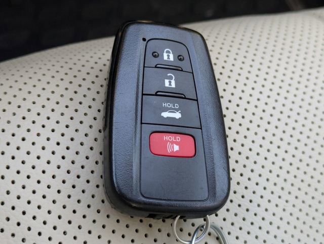 Used 2020 Toyota Camry XLE image 34